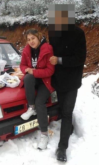 Eski Karısını Ve Sevgilisini Öldürdü