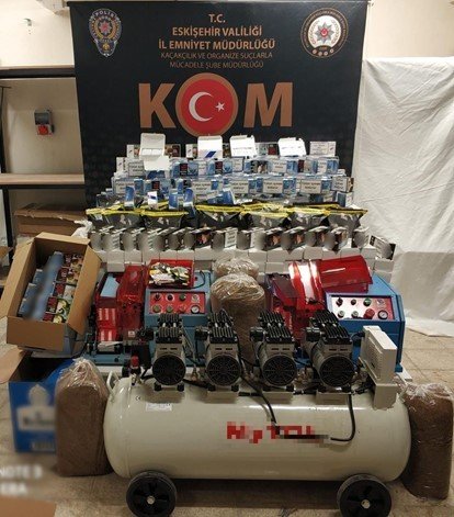 Kaçak Tütün Ve Sigara Operasyonunda 8 Kişi Yakalandı