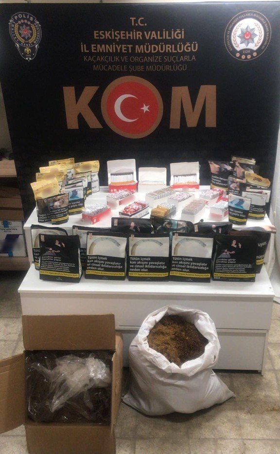 Kaçak Tütün Ve Sigara Operasyonunda 8 Kişi Yakalandı