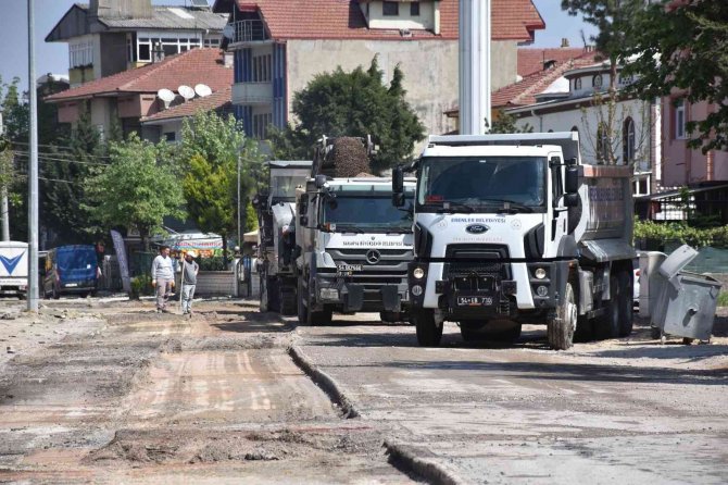 Asfalt Sezonu Açıldı, 16 Sokak Yenilendi