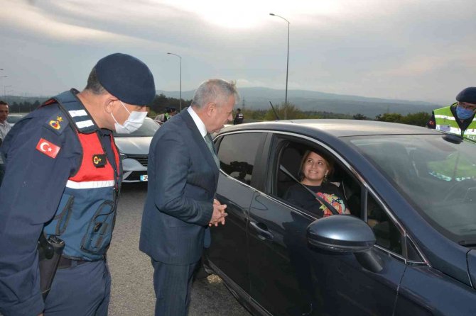 Çekmeköy’de ‘Bu Yolda Hep Birlikteyiz’ Kampanyasıyla Gerçekleşen Trafik Denetimine Kaymakam Resul Çelik Katıldı
