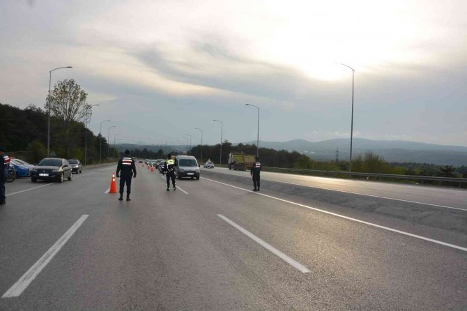 Çekmeköy’de ‘Bu Yolda Hep Birlikteyiz’ Kampanyasıyla Gerçekleşen Trafik Denetimine Kaymakam Resul Çelik Katıldı
