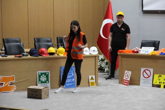 Bu Oyun Bilinçlendirirken Güldürdü
