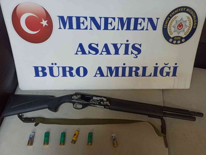 İ̇zmir’de İki Ayrı Adrese Kaçak Tütün Operasyonu: 3 Gözaltı