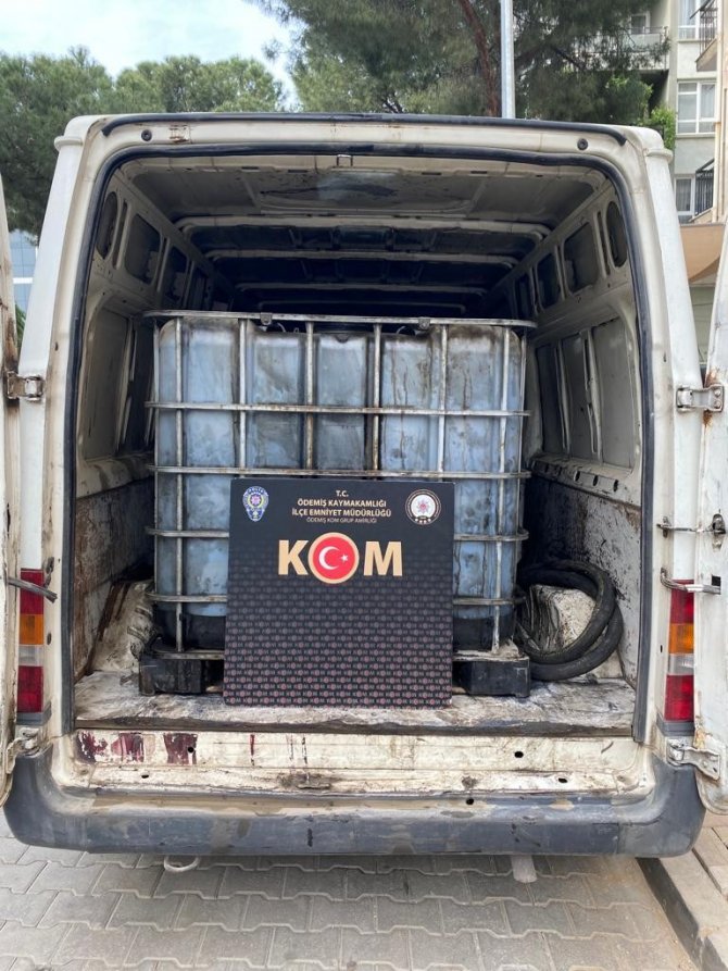 İ̇zmir’de Kaçak Akaryakıt Operasyonu: 2 Gözaltı