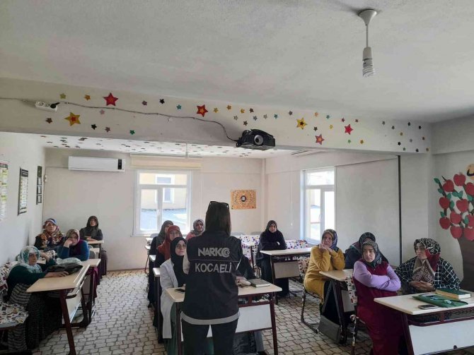 ‘En İ̇yi Narkotik Polisi Anne’ Projesinde 199 Kadına Eğitim Verildi