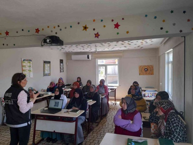 ‘En İ̇yi Narkotik Polisi Anne’ Projesinde 199 Kadına Eğitim Verildi