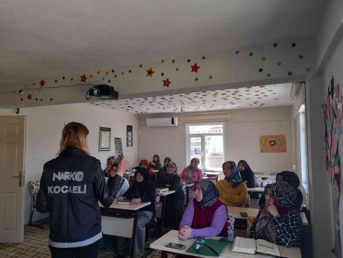 ‘En İ̇yi Narkotik Polisi Anne’ Projesinde 199 Kadına Eğitim Verildi