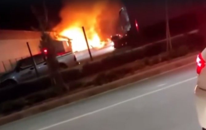 Kozmetik Ürünleri Fabrikasında Patlama Ve Yangın