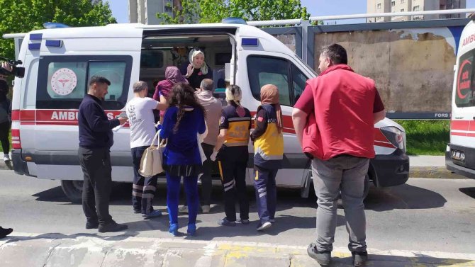 Küçükçekmece’de İ̇ett Otobüsü Zincirleme Kazaya Karıştı: 14 Yaralı