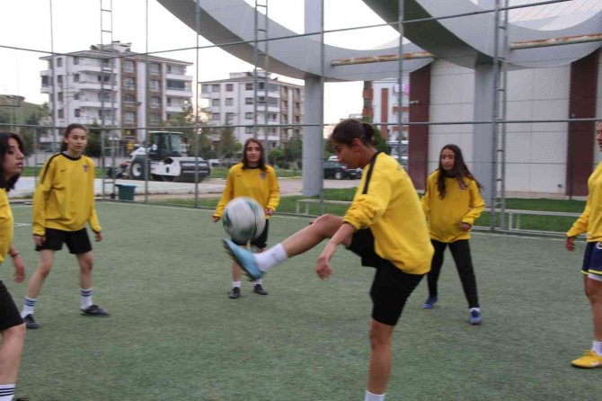 Batman’ın Kadın Futbol Takımı Namağlup Yoluna Devam Ediyor