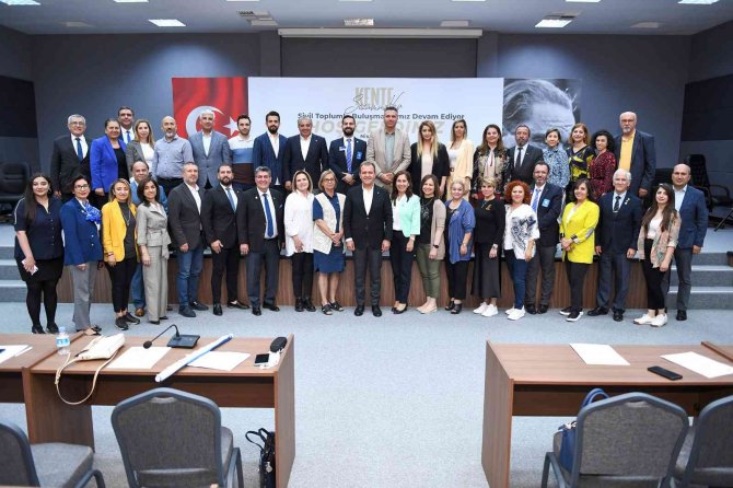 Seçer: "Mersin, Cevval Bir Kent”