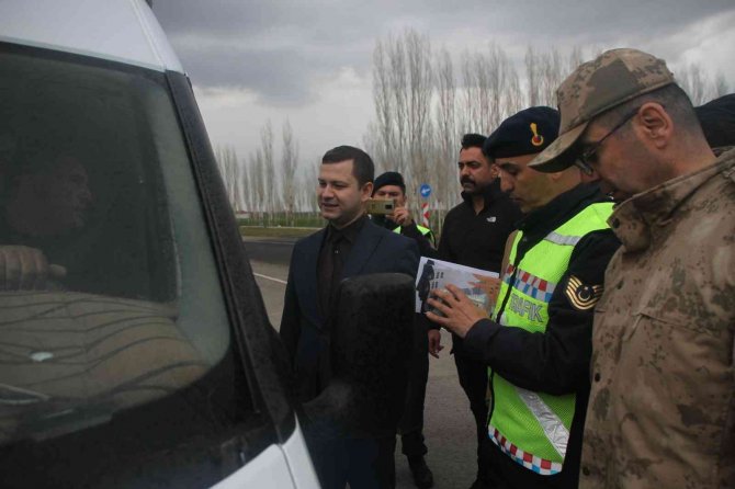 Malazgirt’te Polis Ve Jandarmadan ’Bayramınız Kemerli Olsun’ Uygulaması