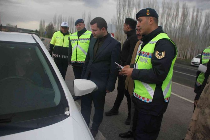 Malazgirt’te Polis Ve Jandarmadan ’Bayramınız Kemerli Olsun’ Uygulaması
