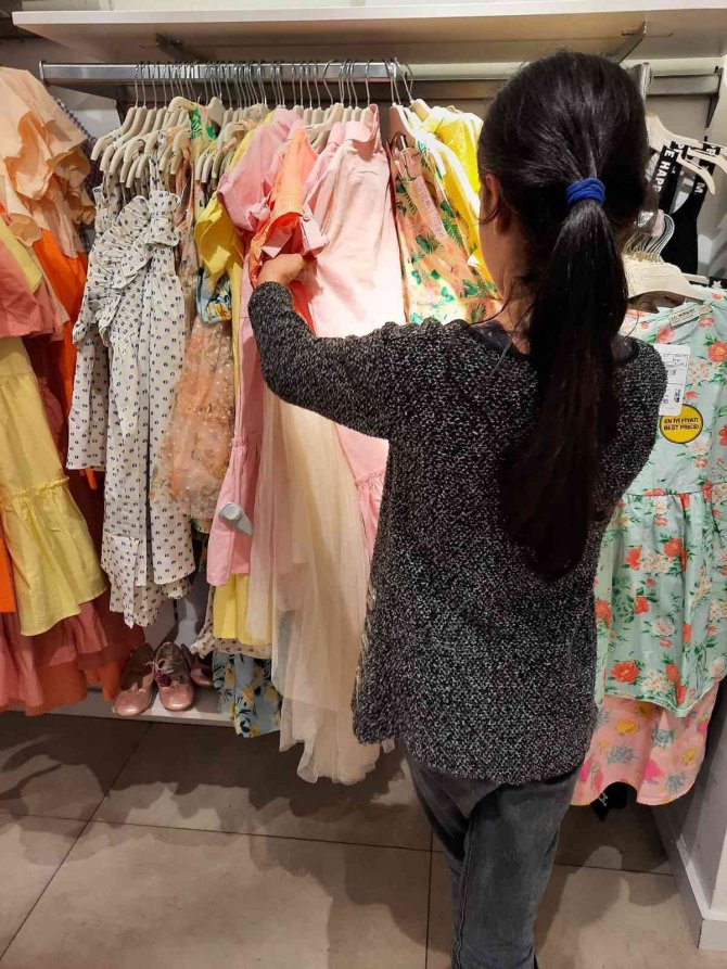 343 Yetim Çocuğa Bayramlık