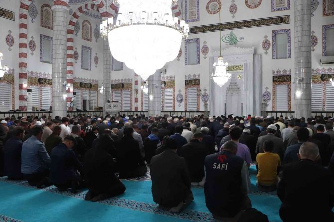 Çarşamba’da 300 Yıllık Gelenek Yaşatıldı: Enderun Usulü Teravih Kılındı