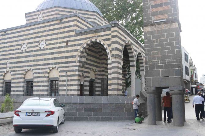 Diyarbakır’da 1895 Yılında Ermeni Komitelerin Saldırısı Sonucu 8 Cami Yakılarak Kanlı Cuma Yaşandı