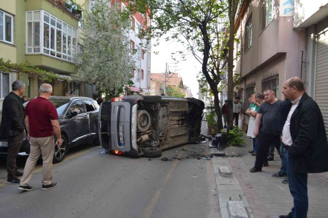 Ters Yöne Giren Araç Önce Otomobile Sonra Ağaca Çarptı: 1 Yaralı