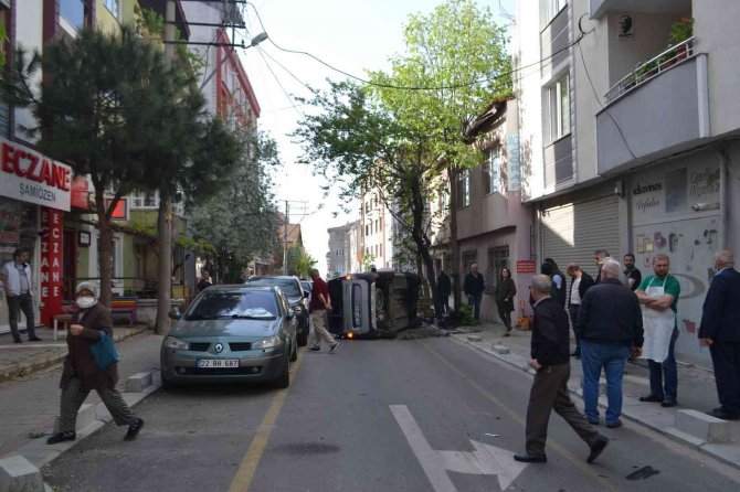 Ters Yöne Giren Araç Önce Otomobile Sonra Ağaca Çarptı: 1 Yaralı