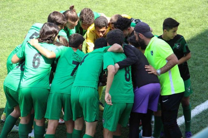 Genç Horozlar U15’de Zirve Yarışını Sürdürdü