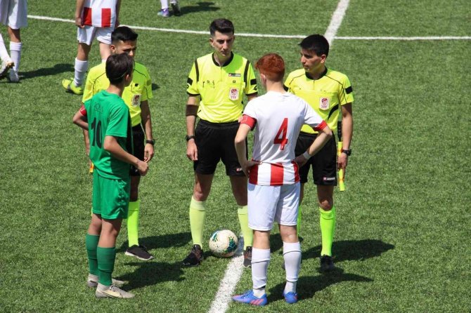 Genç Horozlar U15’de Zirve Yarışını Sürdürdü