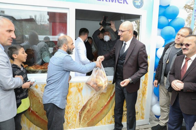 İ̇pekyolu’nda Halk Ekmek Satışı Başladı