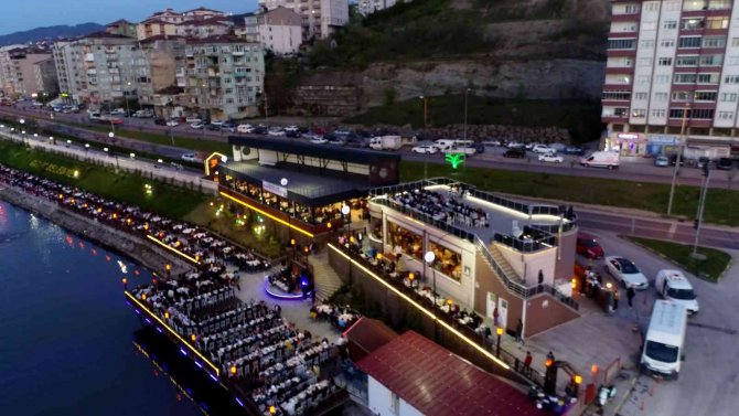 Gülüç’te 5 Bin Kişi Muhteşem Manzara Eşliğinde Birlikte İftar Açtı