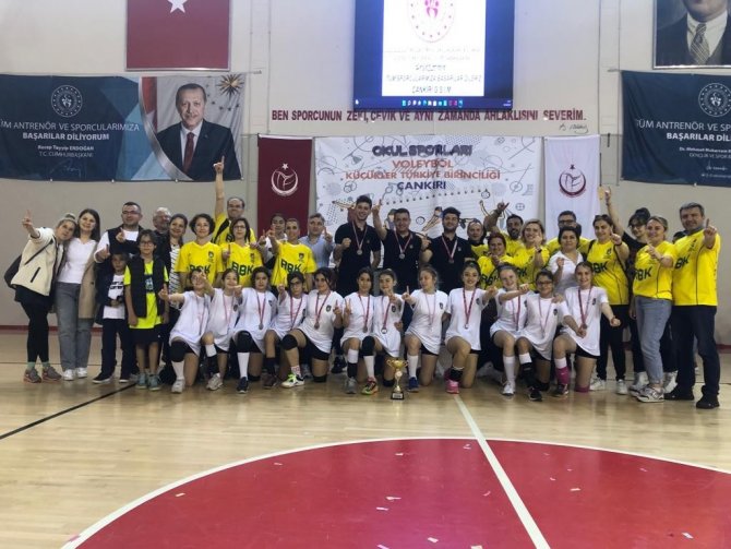 Aydın Özel Başak Koleji Voleybol’da Türkiye 2’ncisi Oldu