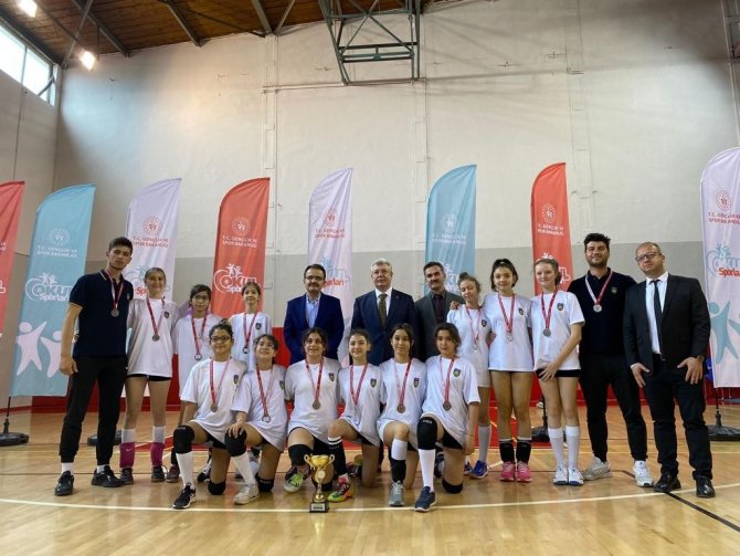 Aydın Özel Başak Koleji Voleybol’da Türkiye 2’ncisi Oldu