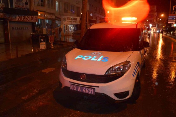 Bıçaklı Kavgada 2 Yabancı Uyruklu Şahıs Yaralandı
