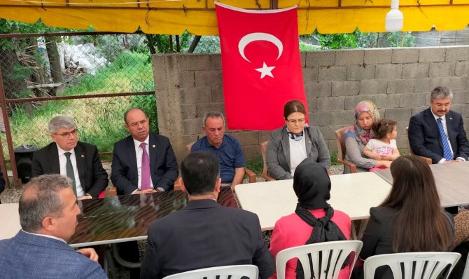 Bakan Yanık, Şehit Yusuf Avan’ın Ailesini Ziyaret Etti