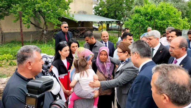 Bakan Yanık, Şehit Yusuf Avan’ın Ailesini Ziyaret Etti