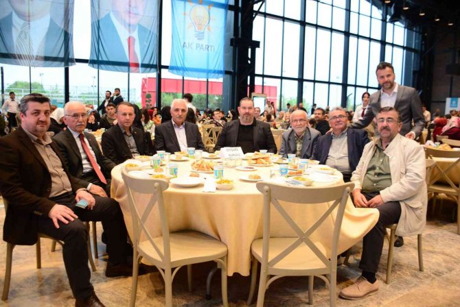 Bakan Dönmez: "Belediyelere Doldurduğunuz Kandil Kadrolarının Hesabını Utanmadan Nasıl Çıkıp Milletimize Anlatacaksınız?"