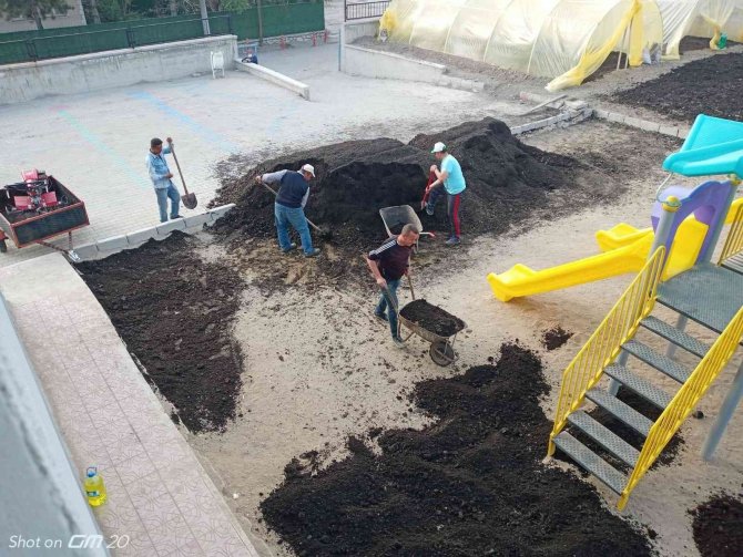 Altıntaş Kaymakamlığı’ndan “Yerli Tohum Tarım Atölyesi” Projesine Destek