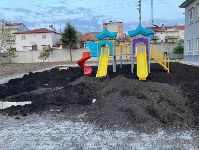 Altıntaş Kaymakamlığı’ndan “Yerli Tohum Tarım Atölyesi” Projesine Destek