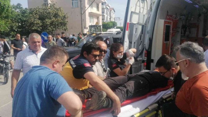 Manavgat’ta Motosiklet İle Kamyonet Çarpıştı: 2 Yaralı