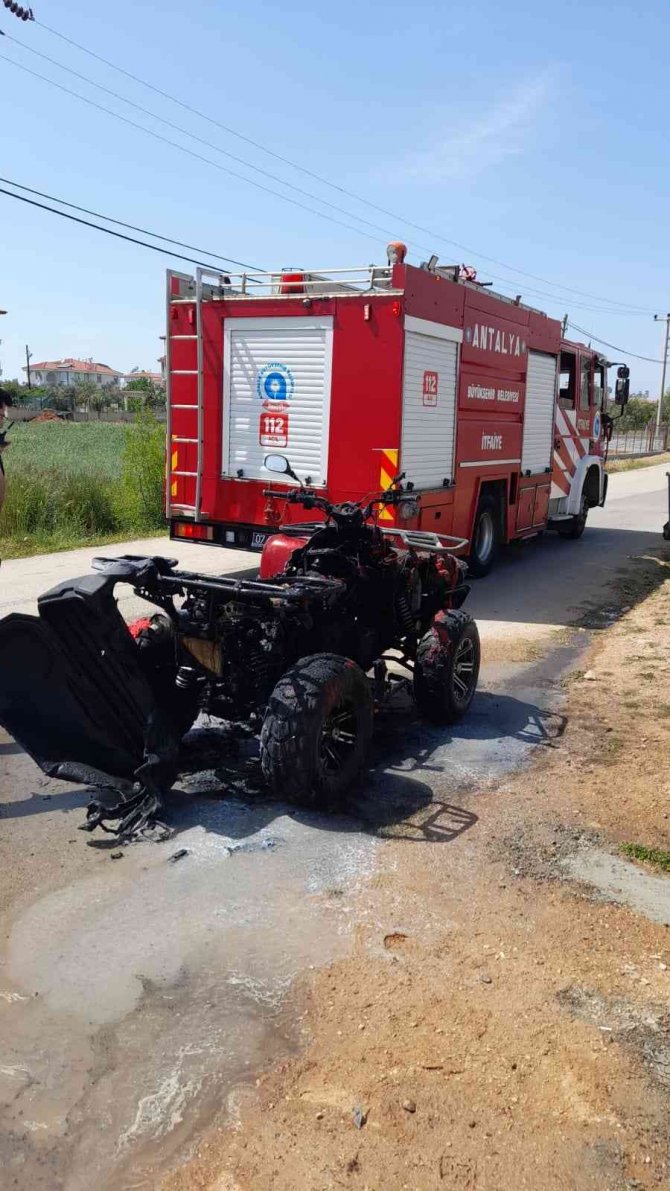 Hareket Halindeki Atv, Yanarak Kullanılamaz Hale Geldi