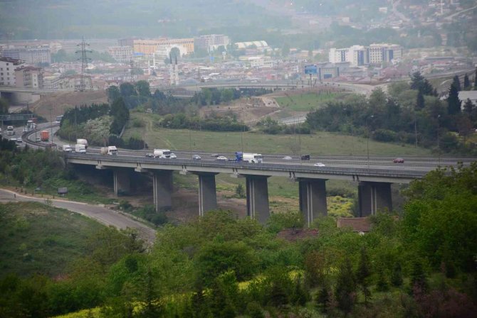 Tem Otoyolu Kocaeli Geçişinde Yoğunluk Beklentinin Altında Seyrediyor
