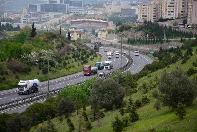 Tem Otoyolu Kocaeli Geçişinde Yoğunluk Beklentinin Altında Seyrediyor