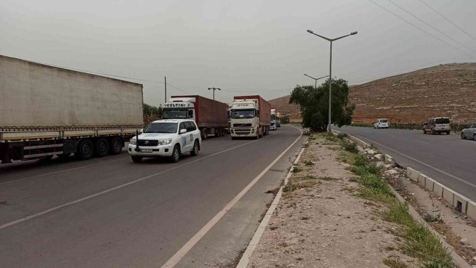 Bm’den İ̇dlib’e Bayram Öncesi 16 Tır İnsanı Yardım