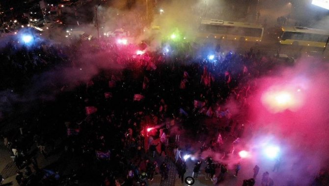 Üsküdar’da Bordo-mavili Taraftarların 38 Yıl Sonra Gelen Şampiyonluk Sevinci