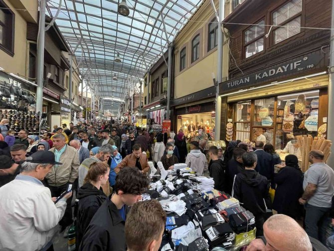 Çarşı Pazarda Bayram Bereketi Yaşanıyor