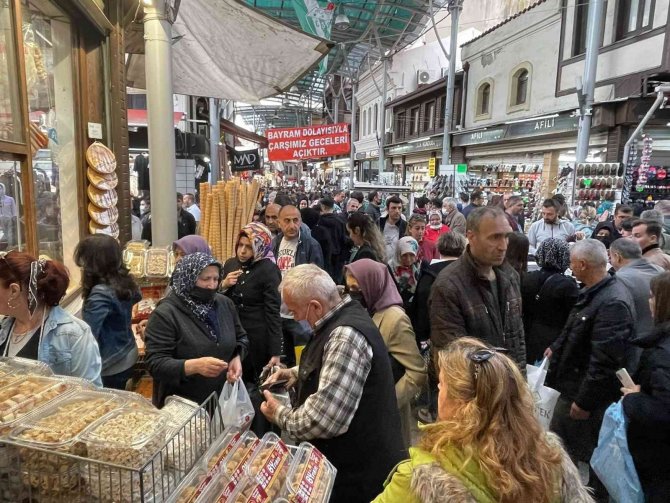 Çarşı Pazarda Bayram Bereketi Yaşanıyor