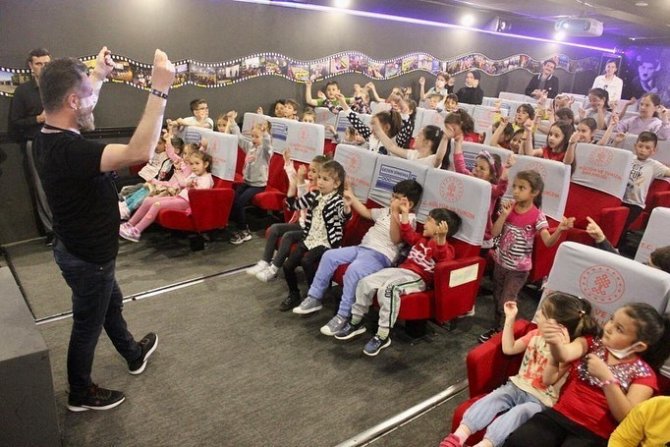 Dumlupınar’lı Çocuklar Beyaz Perdeyle Tanıştı