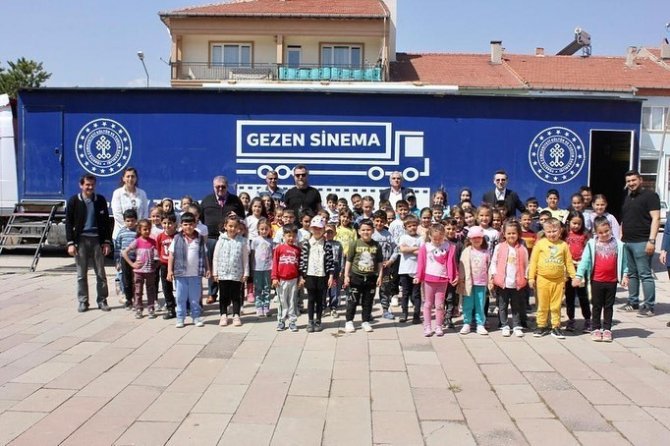 Dumlupınar’lı Çocuklar Beyaz Perdeyle Tanıştı