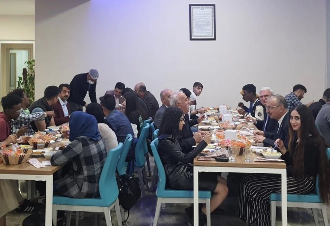 Ebyü’de Eğitim Gören Yabancı Uyruklu Öğrenciler İftarda Buluştu