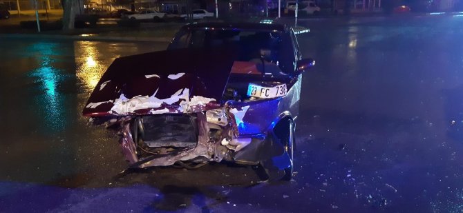 Elazığ’da Ambulans İle Otomobil Çarpıştı: 5 Yaralı