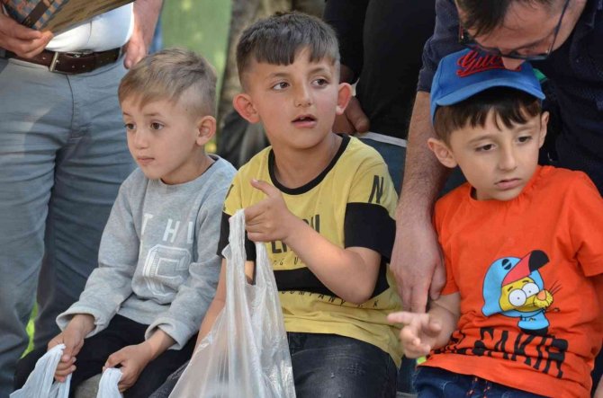 Emet’te Çocuklara Bayram Hediyesi Geleneği