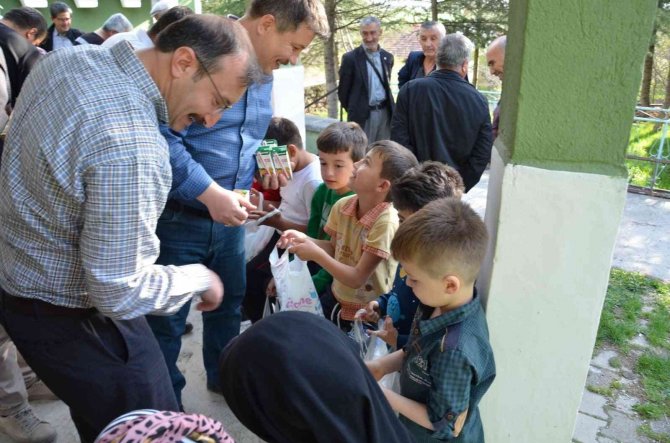 Emet’te Çocuklara Bayram Hediyesi Geleneği