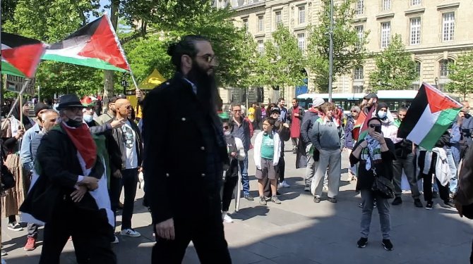 Parisliler Gözaltına Alınan Filistinliler İçin Sokaklara Döküldü